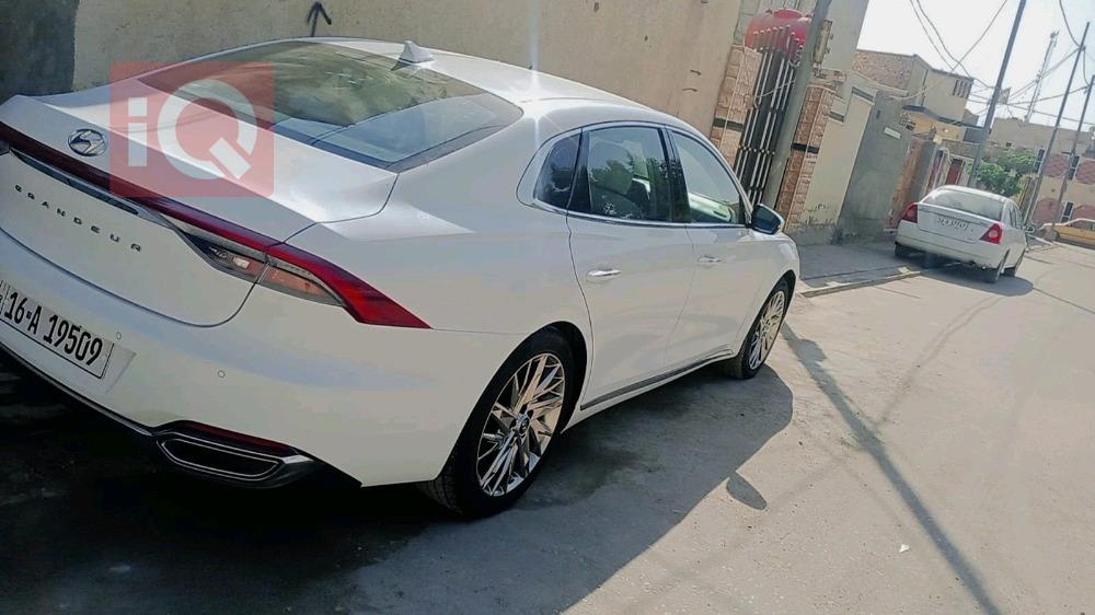 هيونداي أزيرا